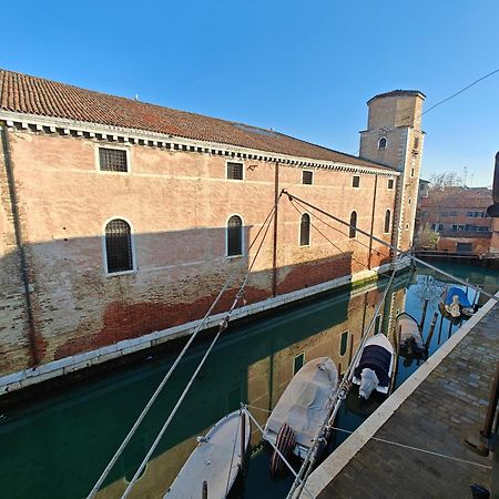 Castello Canal View Венеция Екстериор снимка