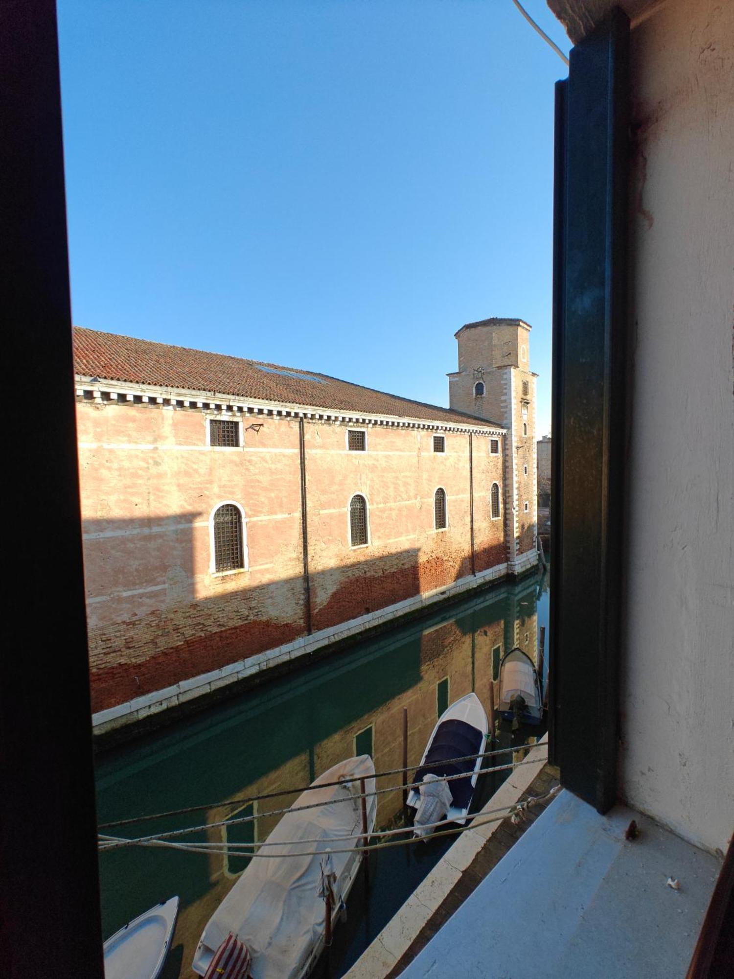 Castello Canal View Венеция Екстериор снимка
