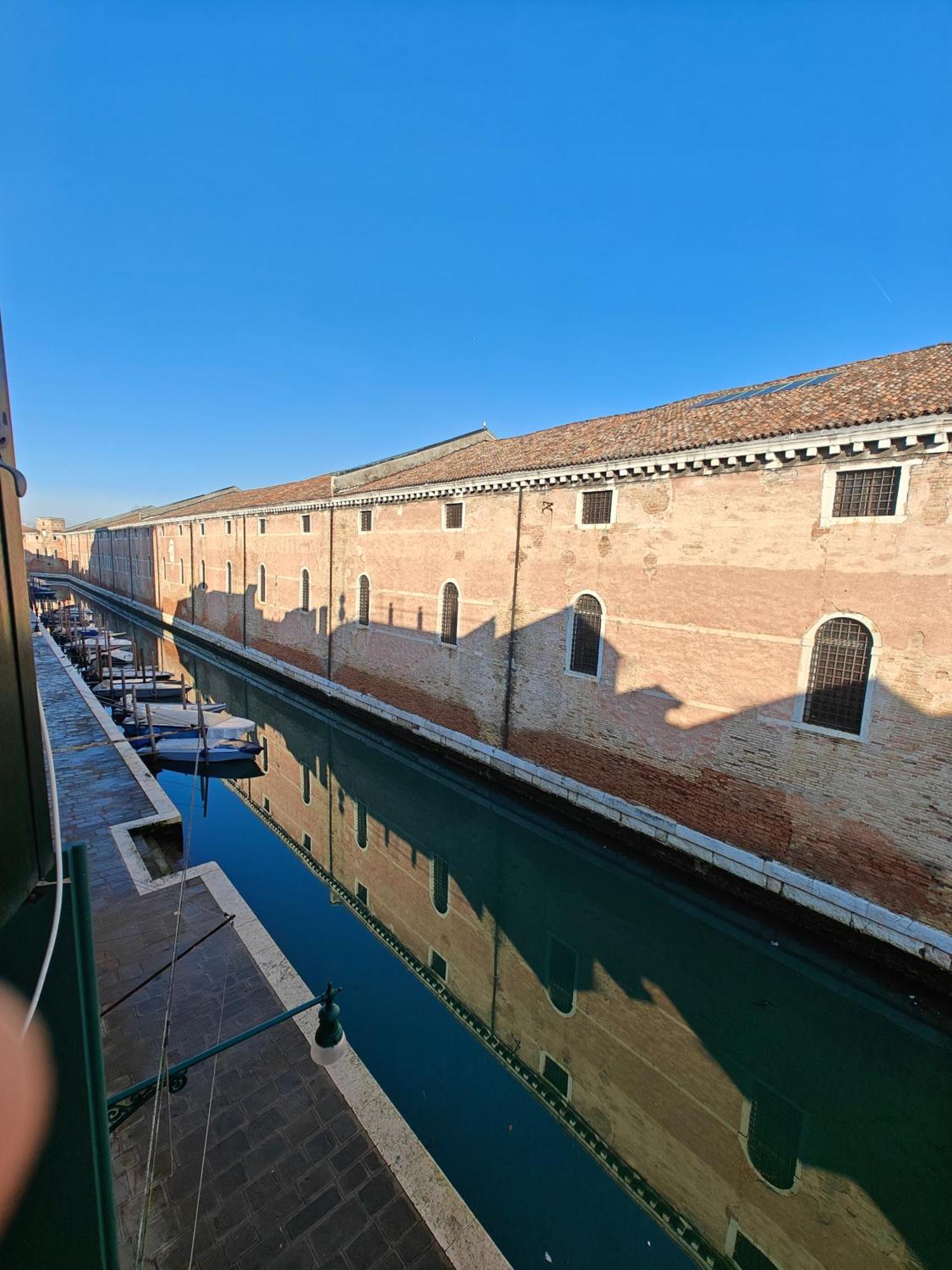 Castello Canal View Венеция Екстериор снимка