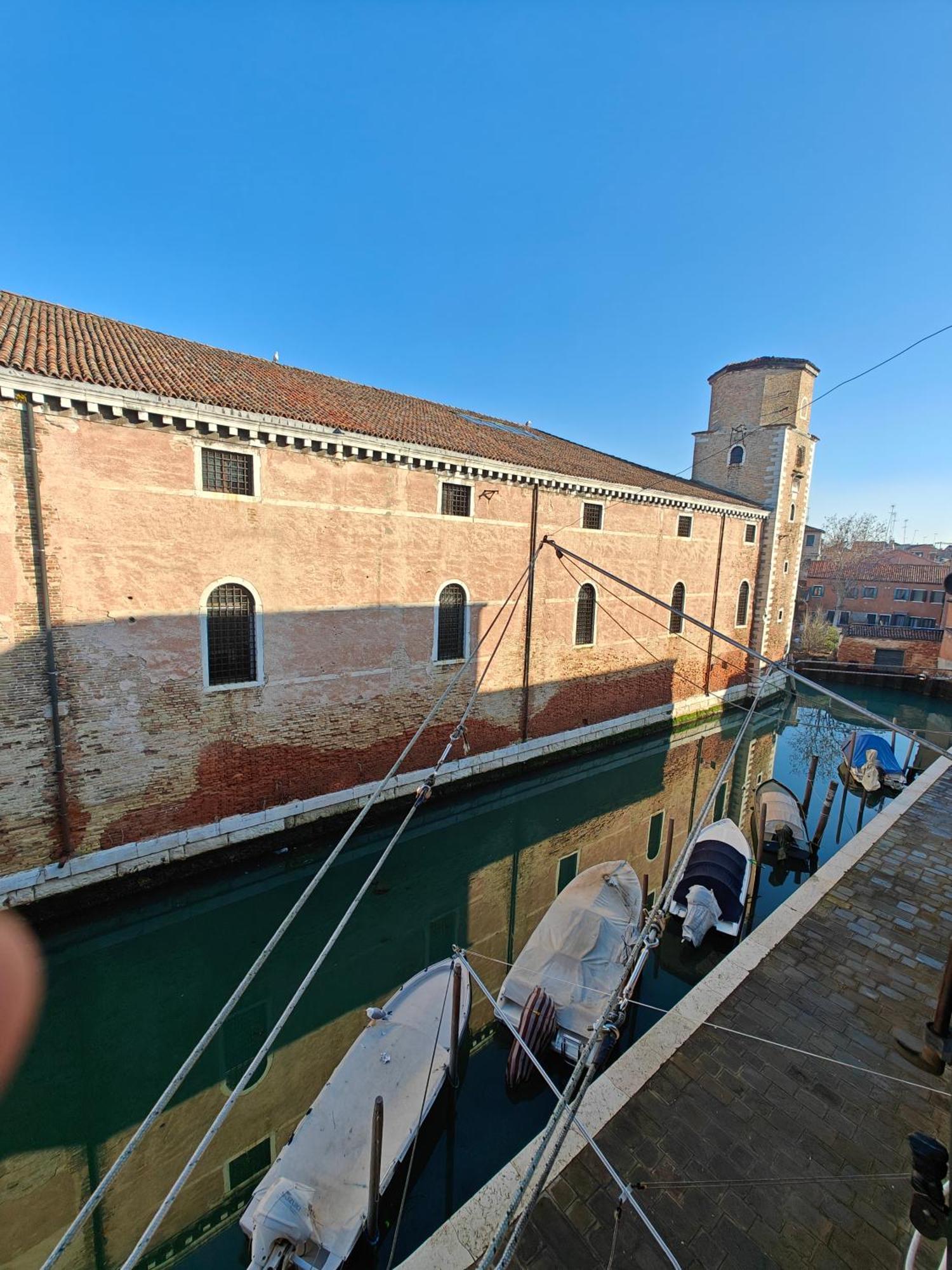 Castello Canal View Венеция Екстериор снимка