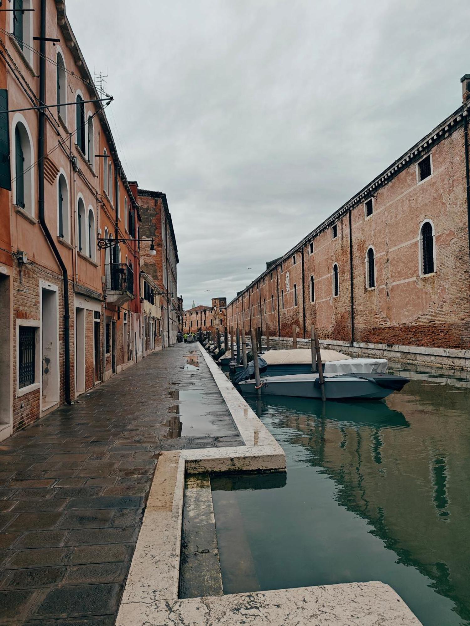 Castello Canal View Венеция Екстериор снимка